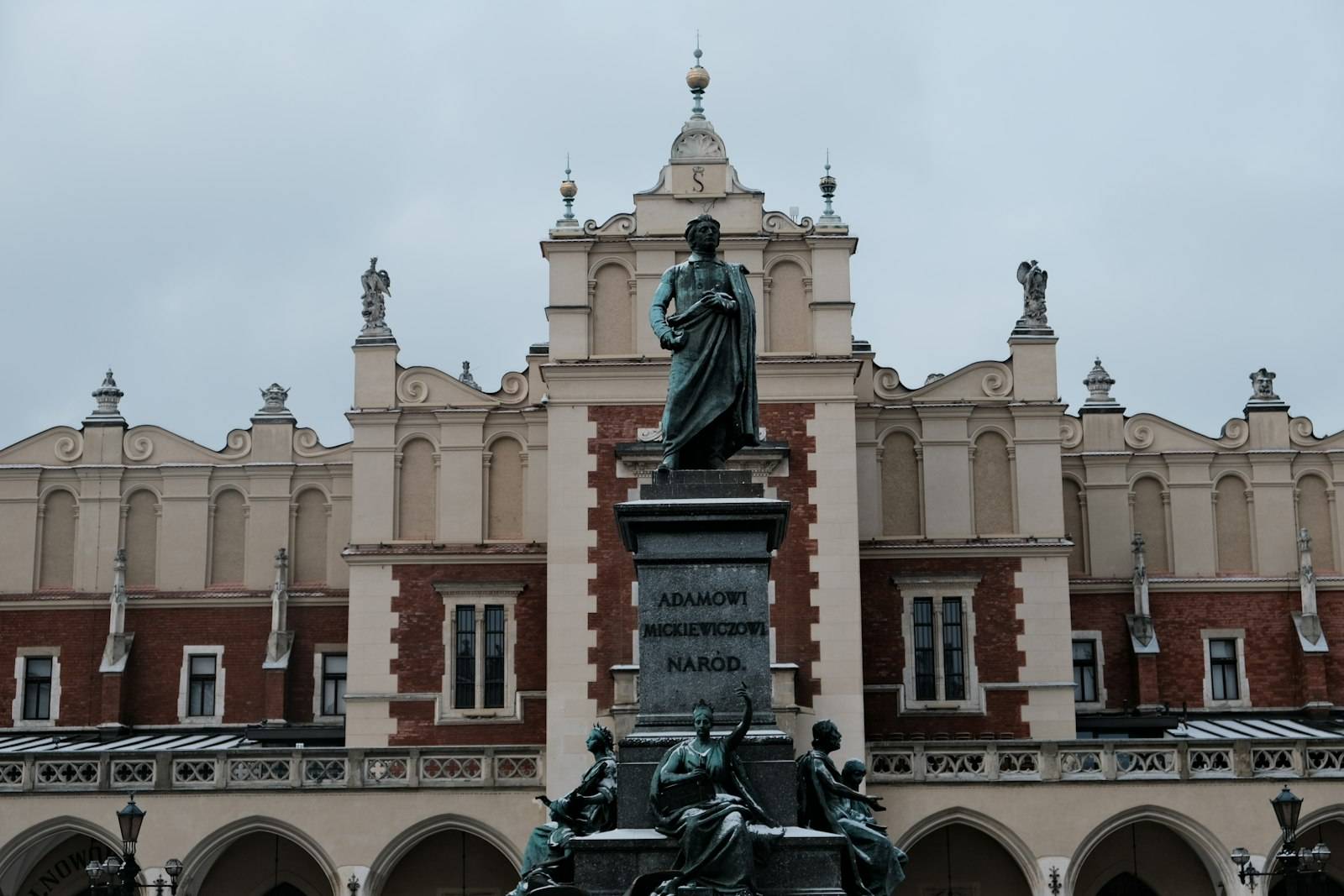 Rynek Główny w Krakowie o zmierzchu